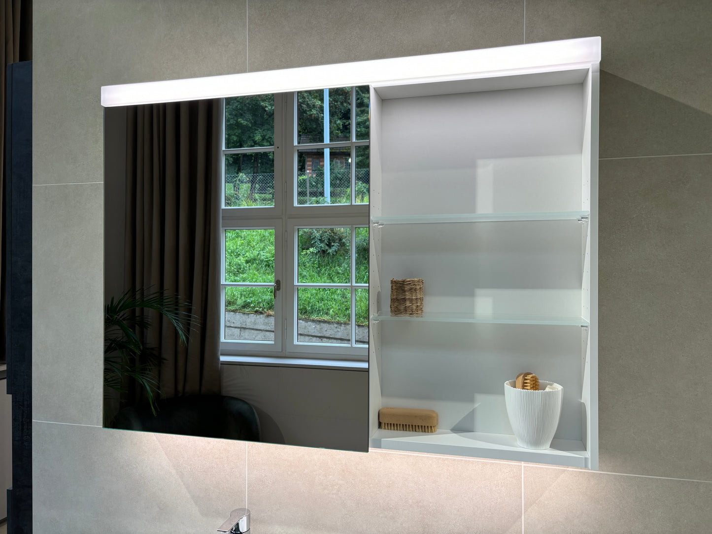 Spiegelschrank even4