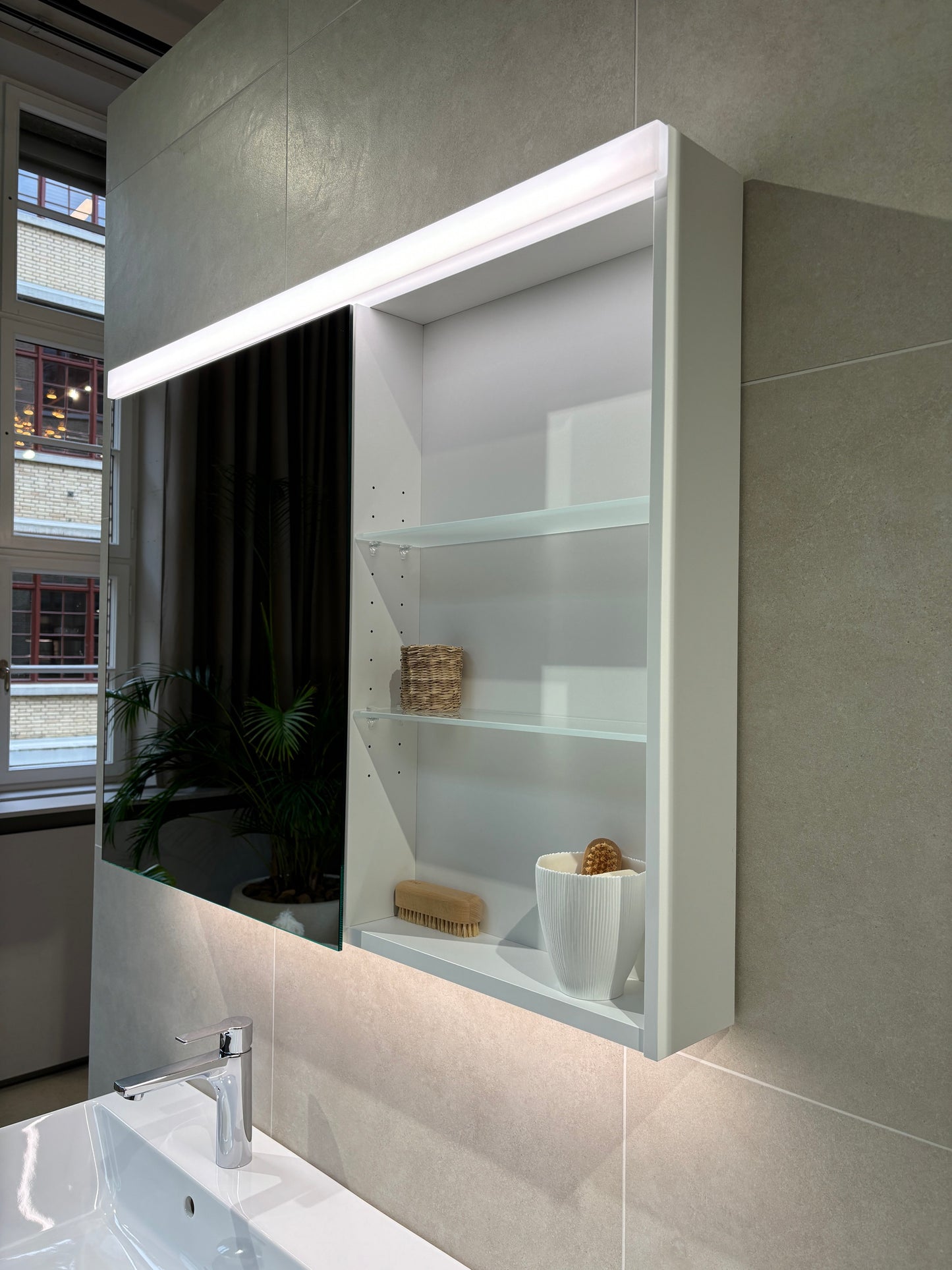 Spiegelschrank even4
