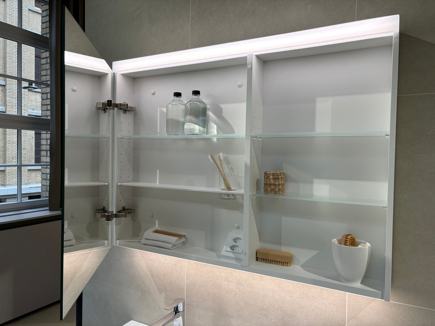 Spiegelschrank even4