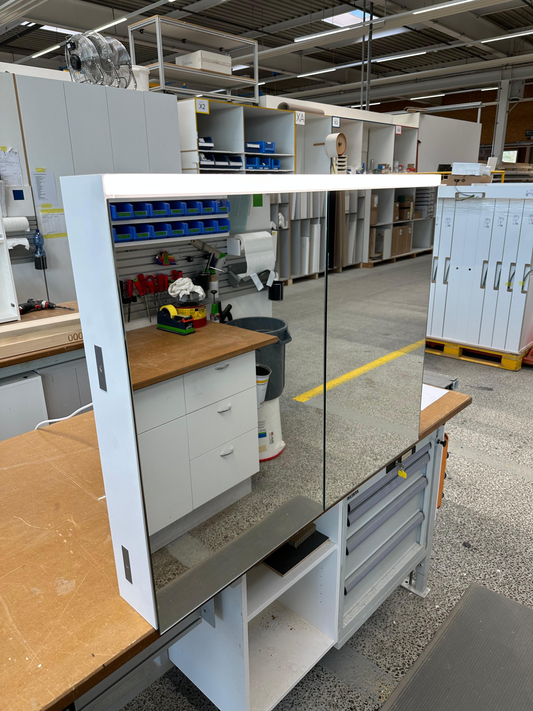 Spiegelschrank lean
