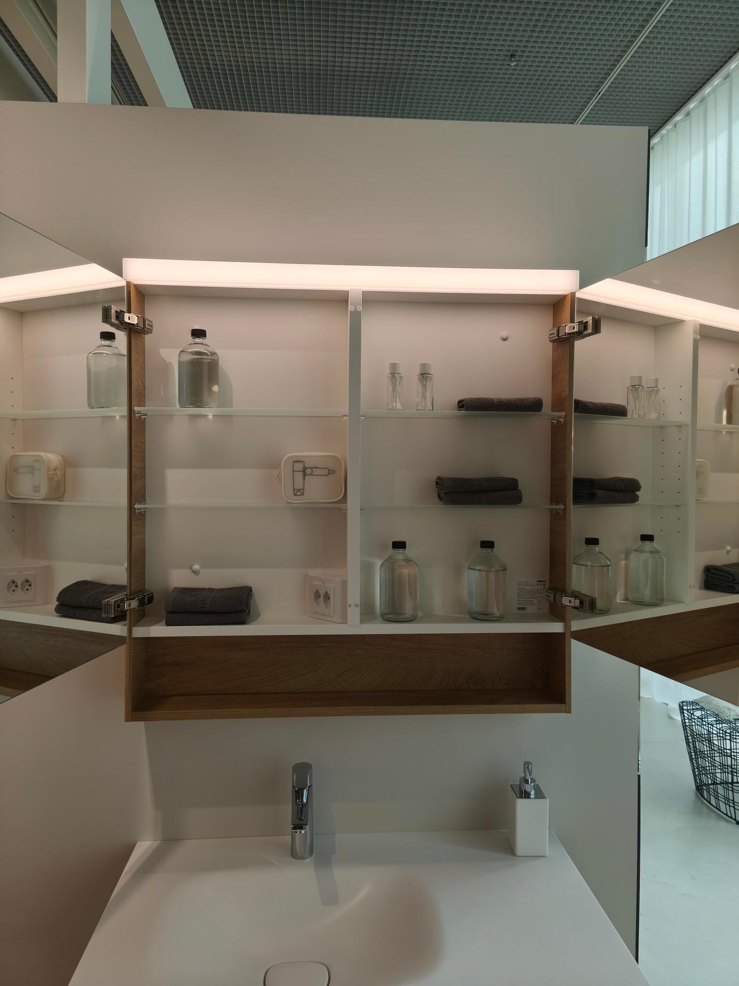 Spiegelschrank even4